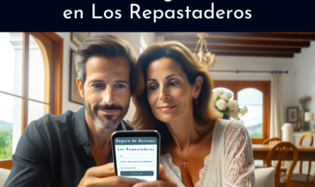 Una atractiva pareja, de entre 35 y 55 años, con rasgos andaluces, utilizan juntos un teléfono móvil. Están en proceso de solicitar una cotización de un seguro de decesos para su familia. La escena está ambientada en Los Repastaderos, un distrito de Jerez de la Frontera, Cádiz, España. El fondo de la imagen debe reflejar un ambiente hogareño típico andaluz, cálido y acogedor. La imagen también incluye una URL visible: https://www.segurodedecesos.top/. La pareja debe aparecer comprometida y concentrada en la pantalla del teléfono.