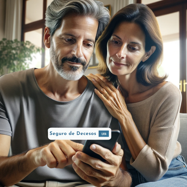 Atractivo matrimonio, de 35 a 55 años, con rasgos andaluces, de Olvera, Cádiz. Están usando juntos un teléfono móvil, mirando la pantalla, presumiblemente solicitando un presupuesto para un seguro de decesos familiar. La escena captura un momento de la vida cotidiana en el hogar, con una decoración interior que sugiere un hogar español cómodo y moderno. La imagen incluye la URL: https://www.segurodedecesos.top/ mostrada de manera destacada, lo que refleja su enfoque en la tarea.